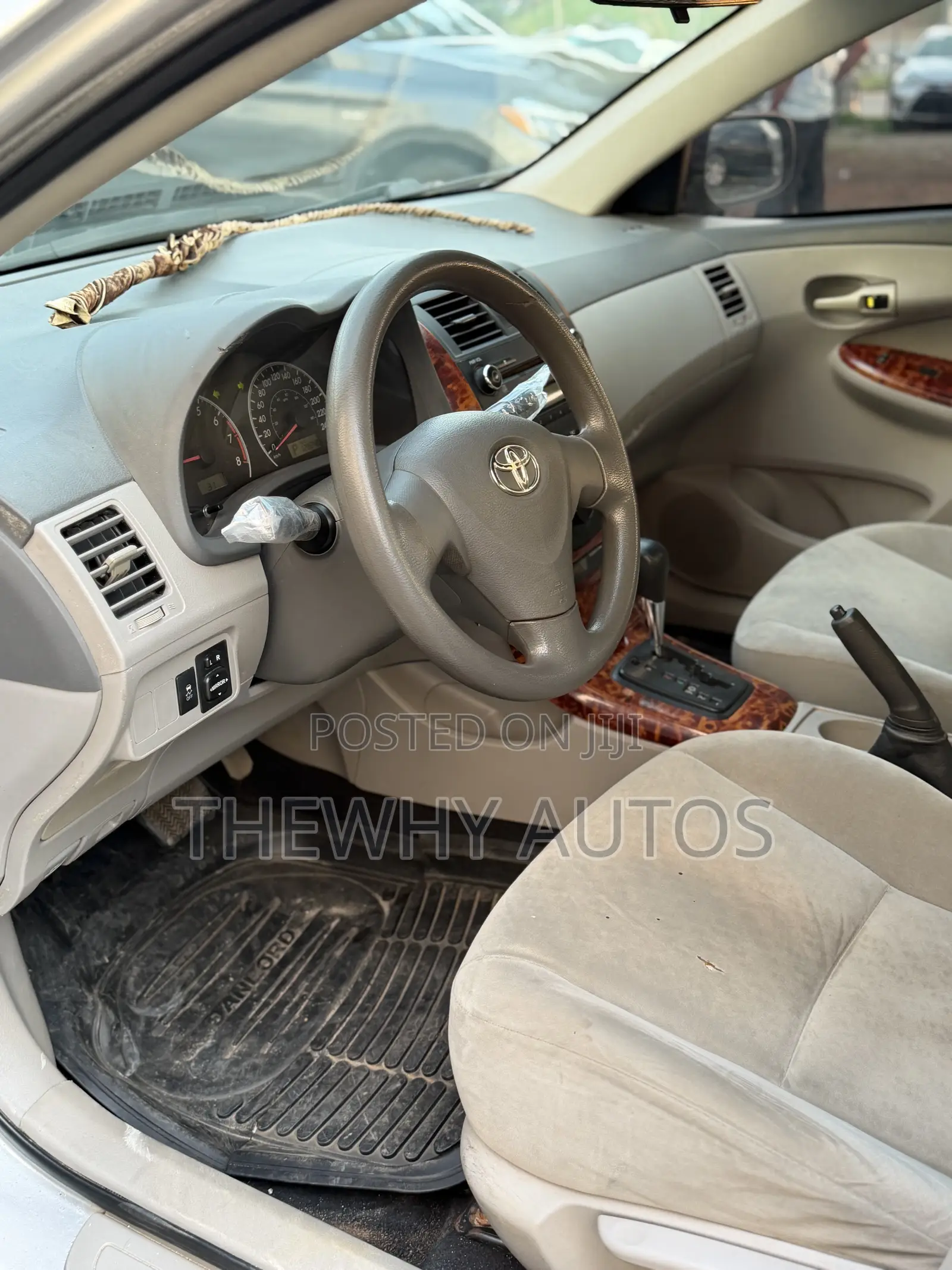 Toyota Corolla LE 4dr Sedan (1.8L 4cyl 4A) 2010 Silver