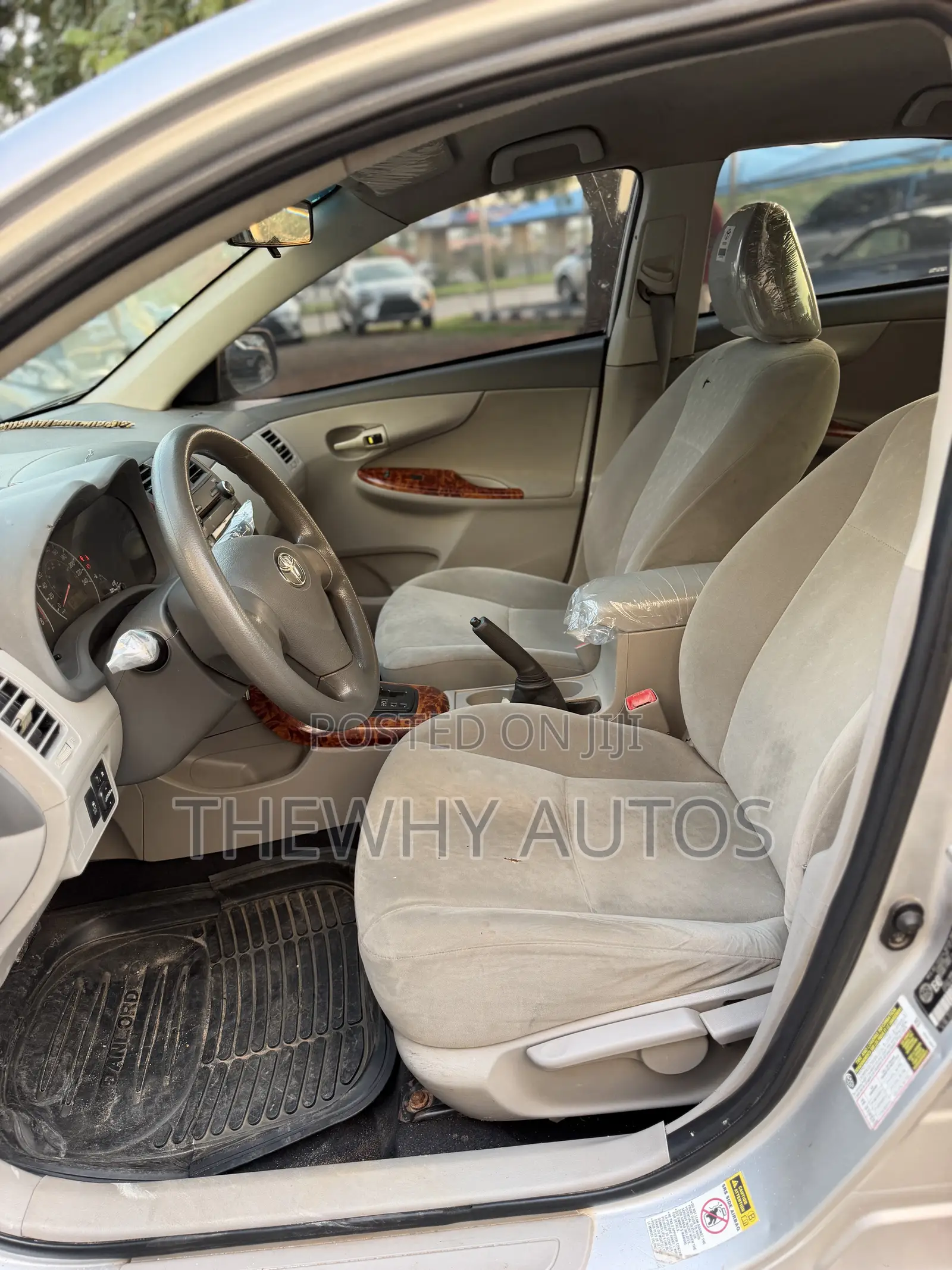 Toyota Corolla LE 4dr Sedan (1.8L 4cyl 4A) 2010 Silver