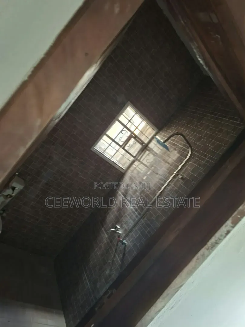 3bdrm Apartment in Progressive Estate, Akala Express for rent