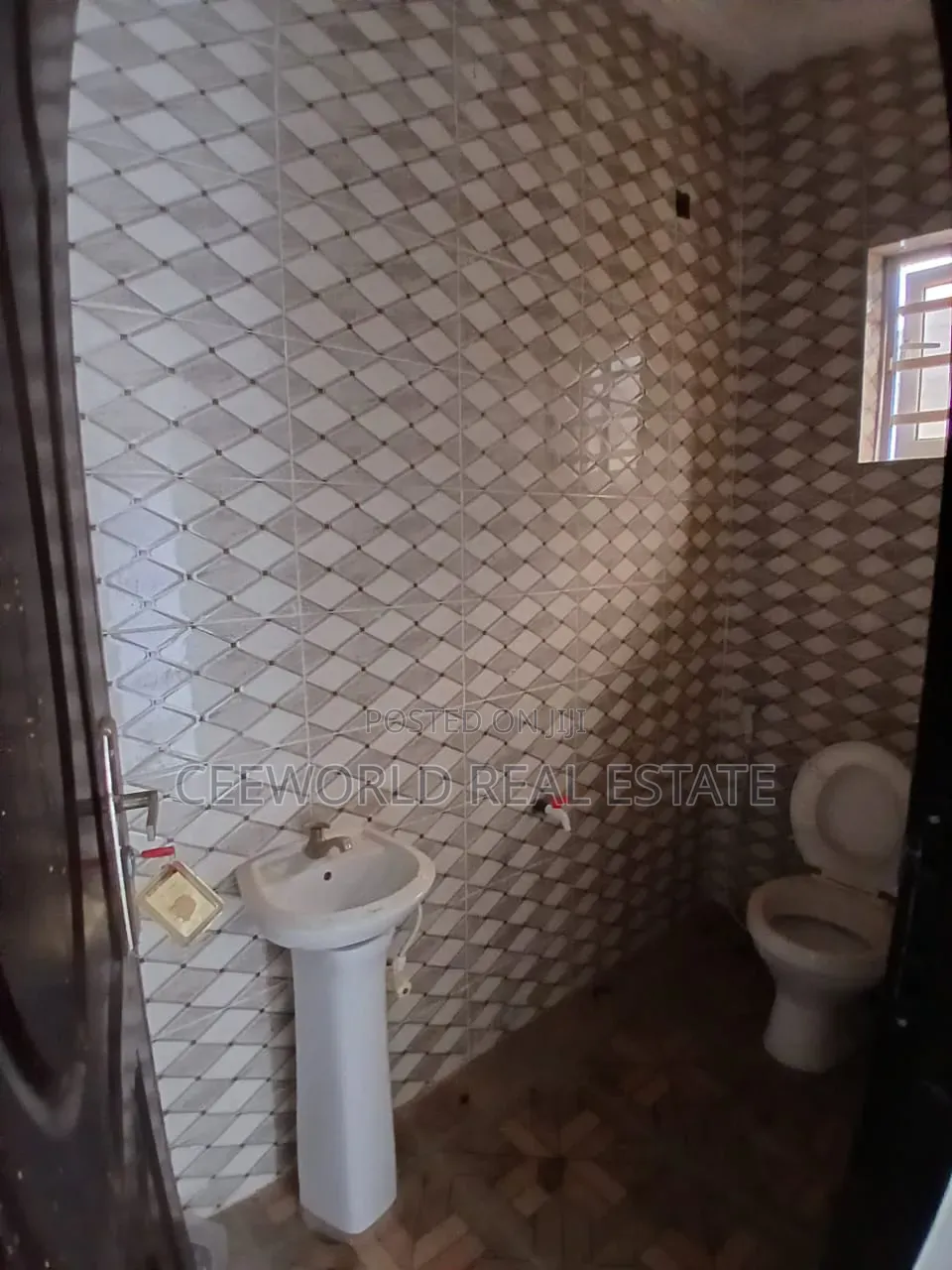 3bdrm Apartment in Oke Ibukun Estate, Akala Express for rent