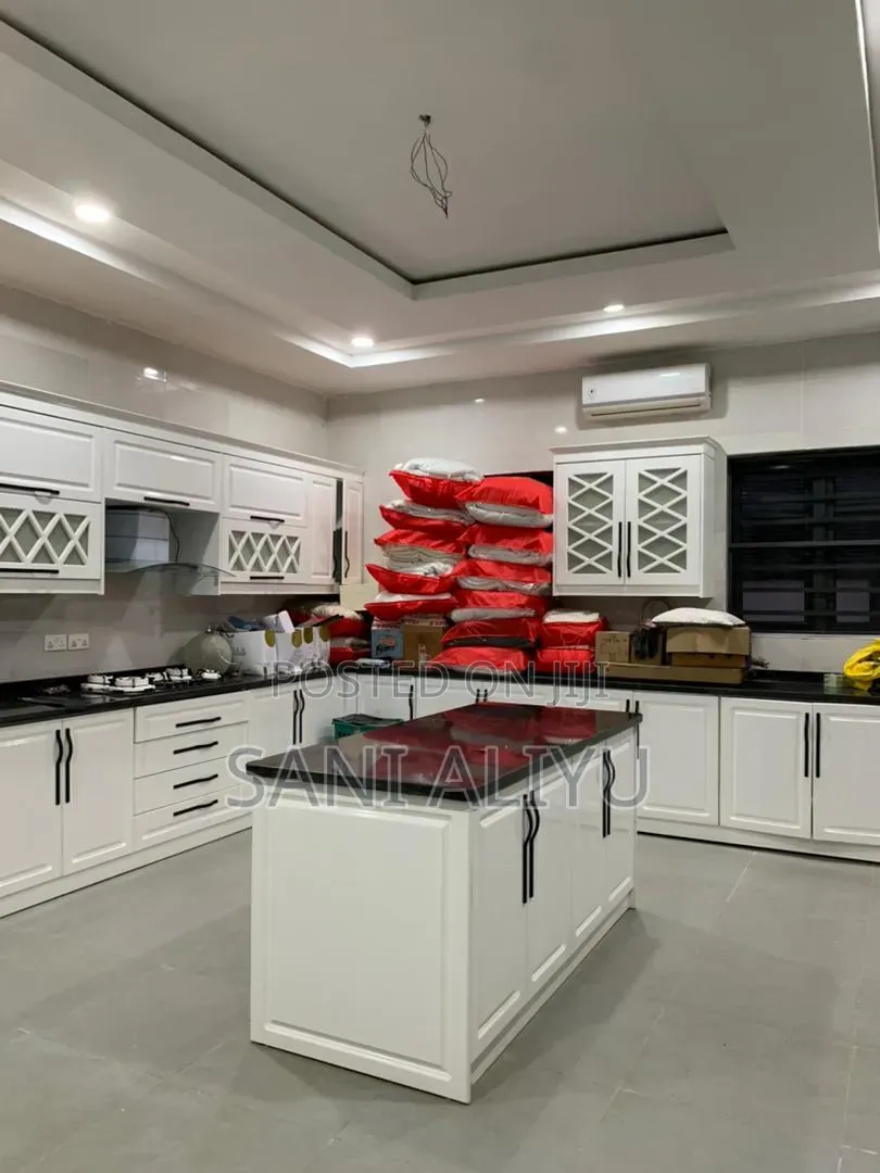 6bdrm Duplex in Abubakar Umar, Katampe Extension for sale