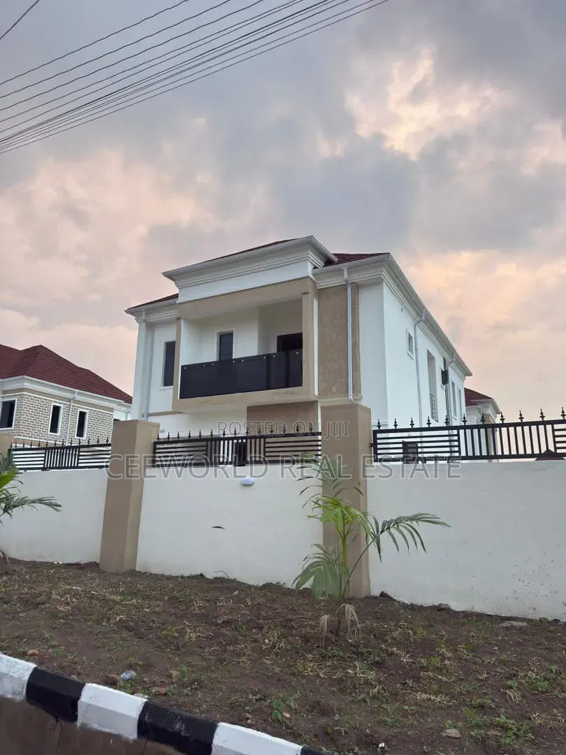5bdrm Duplex in Kolapo Ishola Gra, Akobo for sale