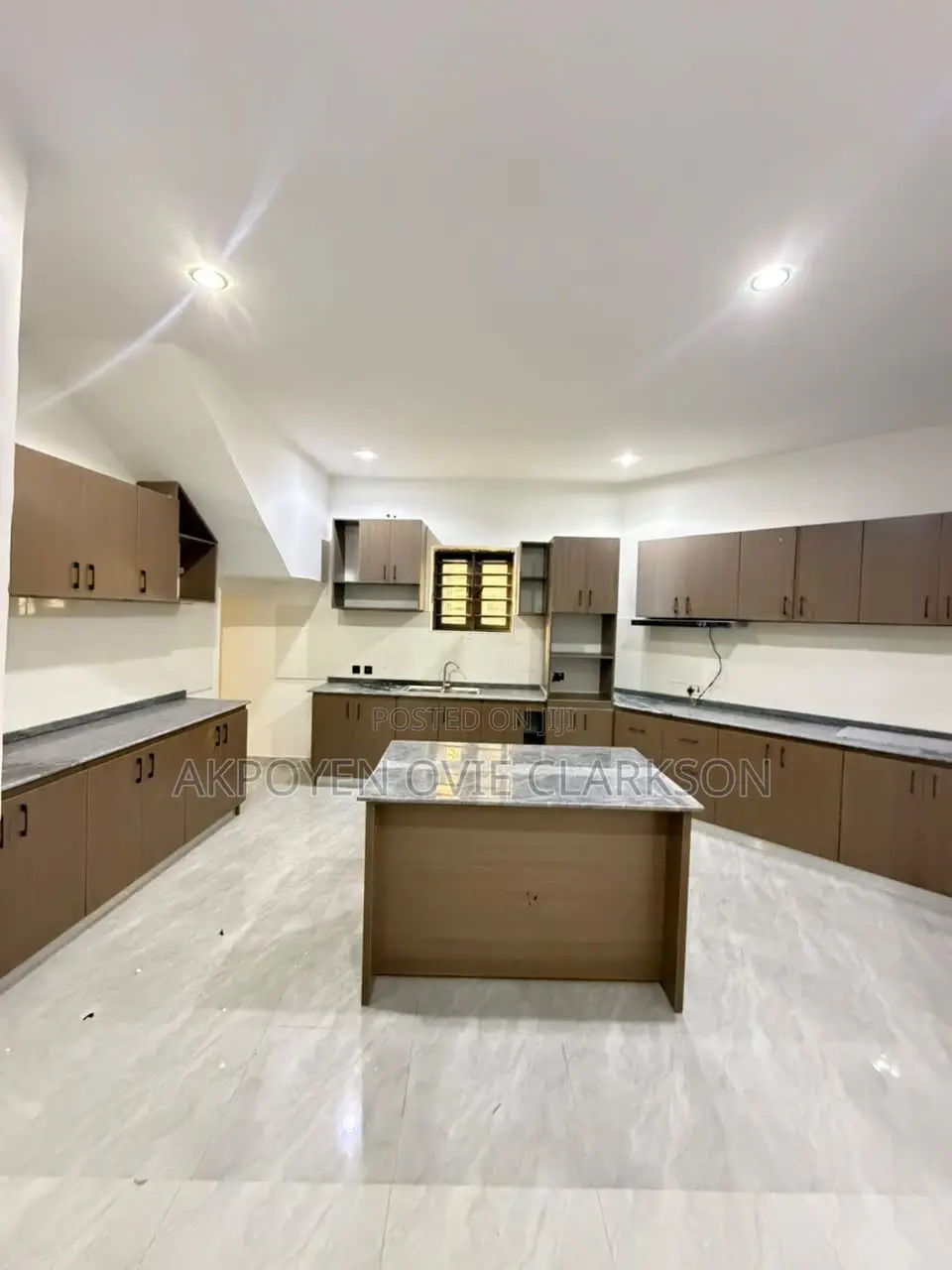 4bdrm Apartment in Wuye for rent