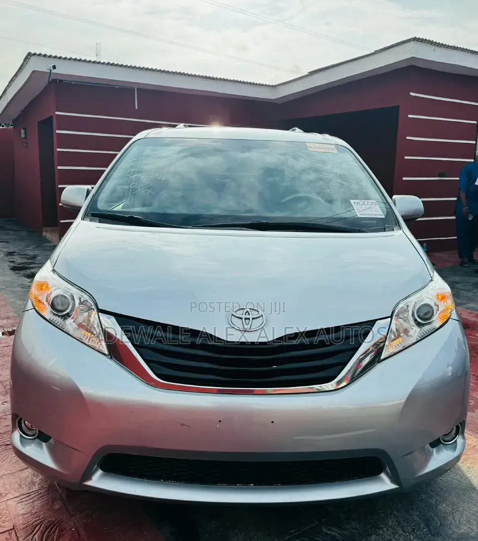 Toyota Sienna 2014 Gray