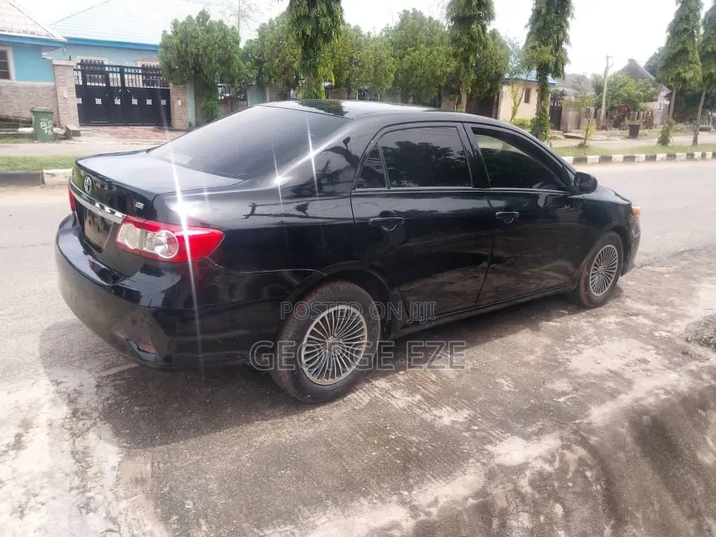Toyota Corolla 2012 Black