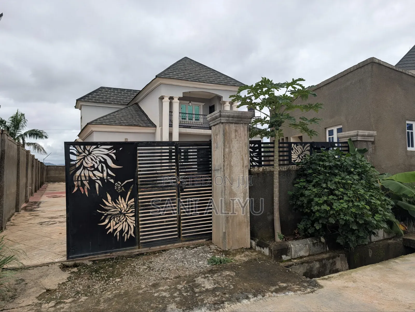 4bdrm Penthouse in Police Estate, Karsana for sale