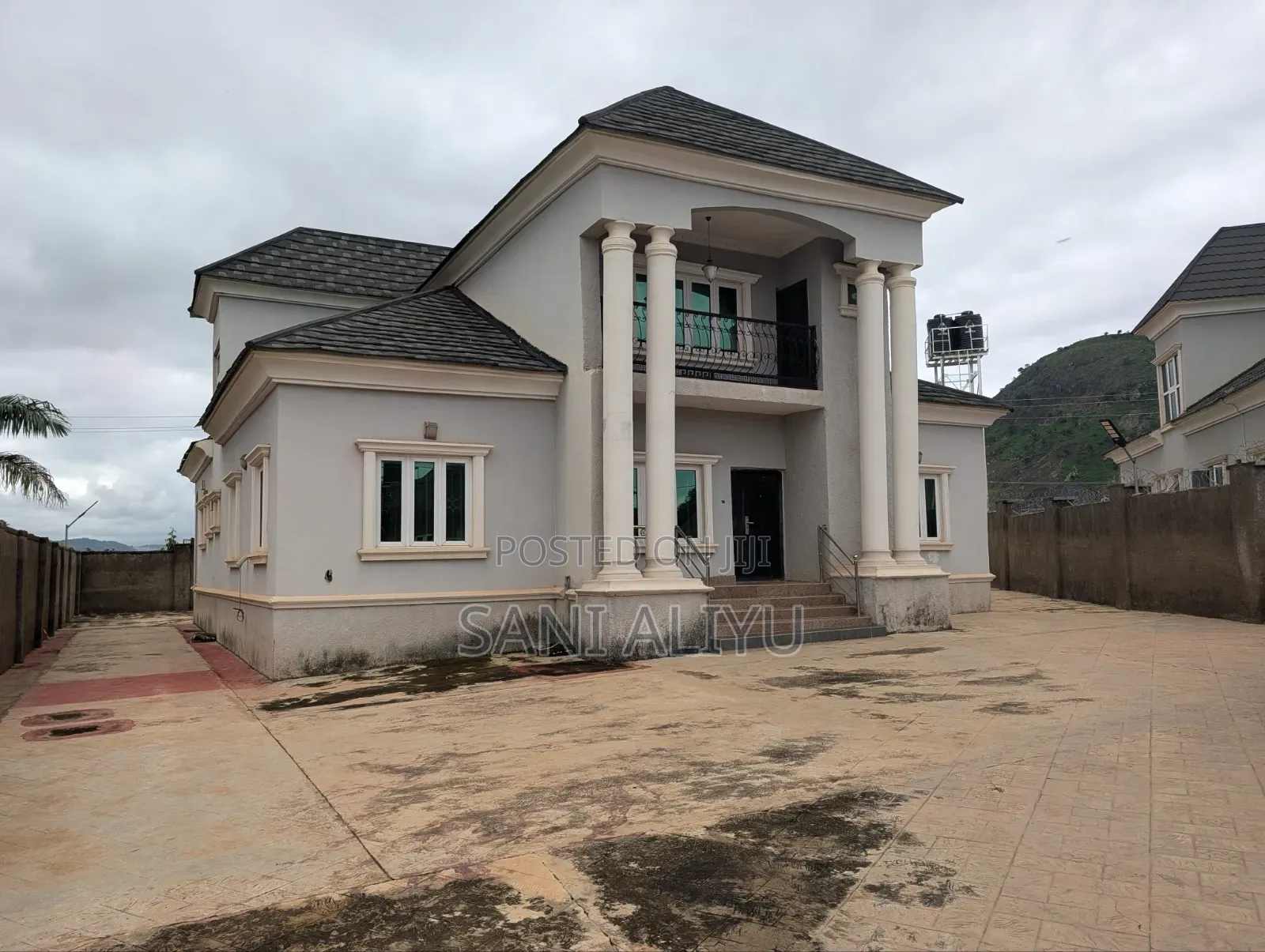 4bdrm Penthouse in Police Estate, Karsana for sale