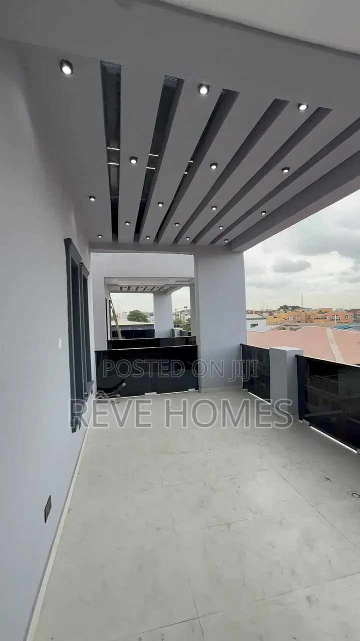 5bdrm Duplex in Opebi for sale