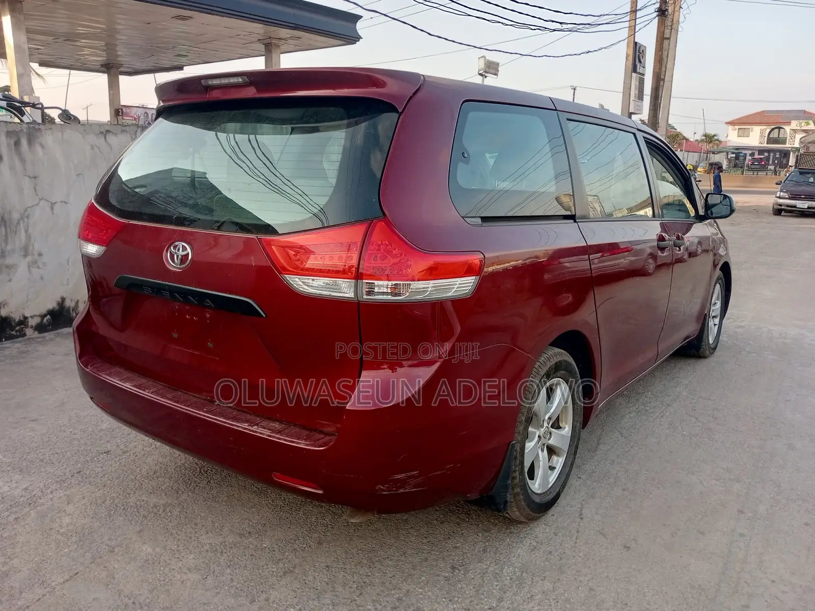 Toyota Sienna LE 7-Passenger 4dr Minivan AWD (3.5L 6cyl 6A) 2014 Red