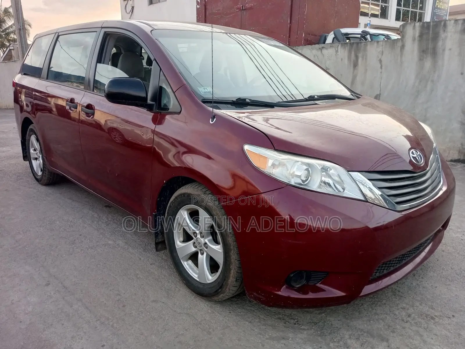 Toyota Sienna LE 7-Passenger 4dr Minivan AWD (3.5L 6cyl 6A) 2014 Red