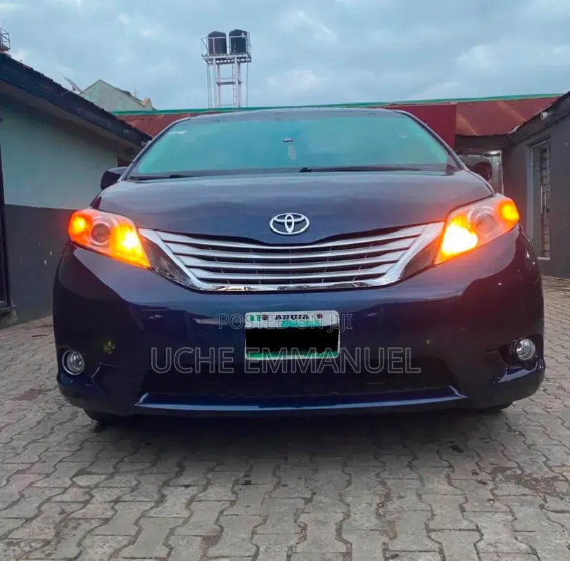 Toyota Sienna 2013 Blue