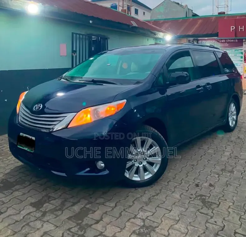 Toyota Sienna 2013 Blue