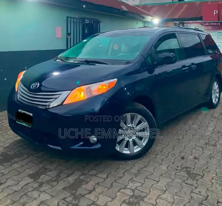 Toyota Sienna 2013 Blue