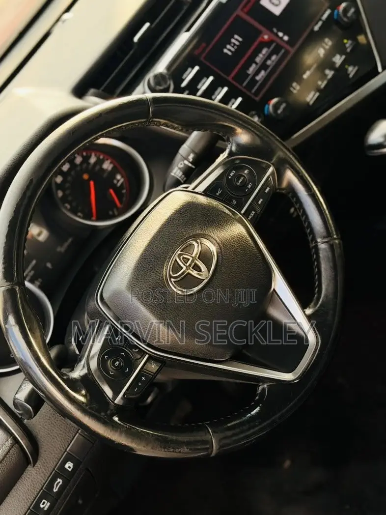 Toyota Camry 2018 Red