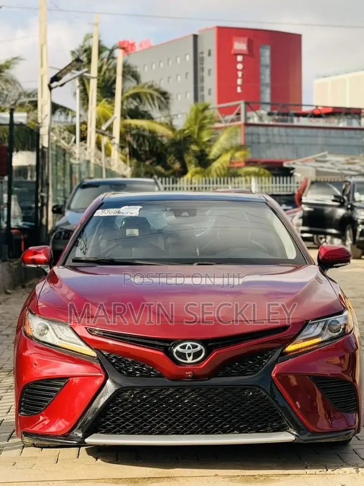 Toyota Camry 2018 Red