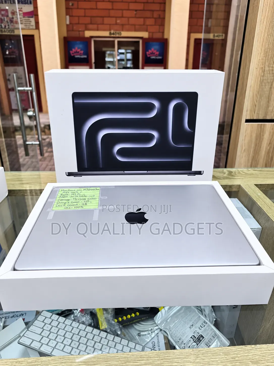 Laptop Apple MacBook Pro 2023 M3 Pro 18GB Apple M3 Pro SSD 512GB