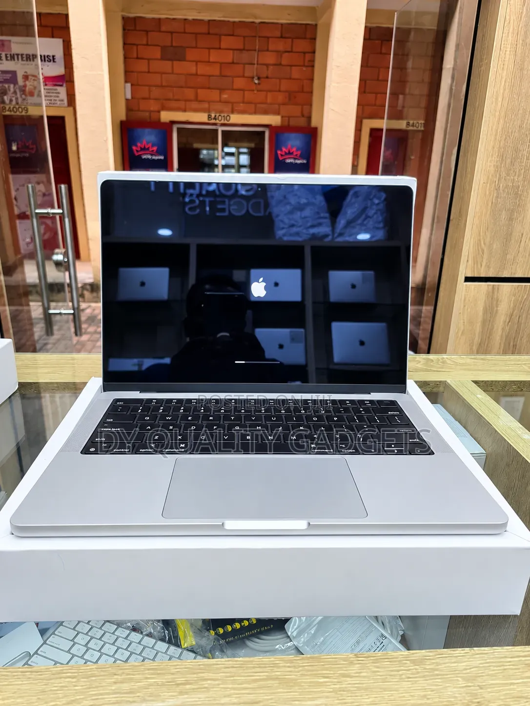 Laptop Apple MacBook Pro 2023 M3 Pro 18GB Apple M3 Pro SSD 512GB