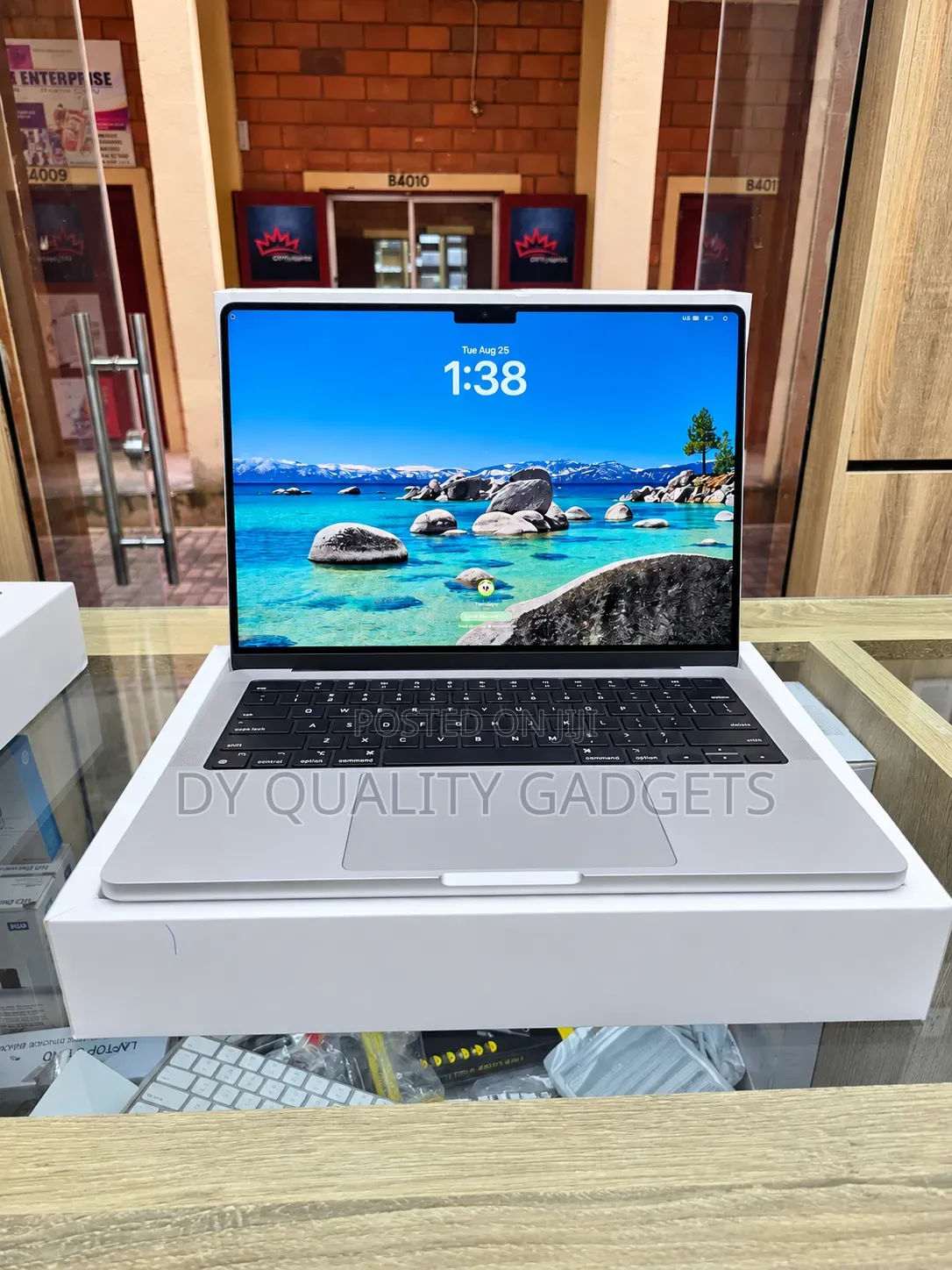 Laptop Apple MacBook Pro 2023 M3 Pro 18GB Apple M3 Pro SSD 512GB
