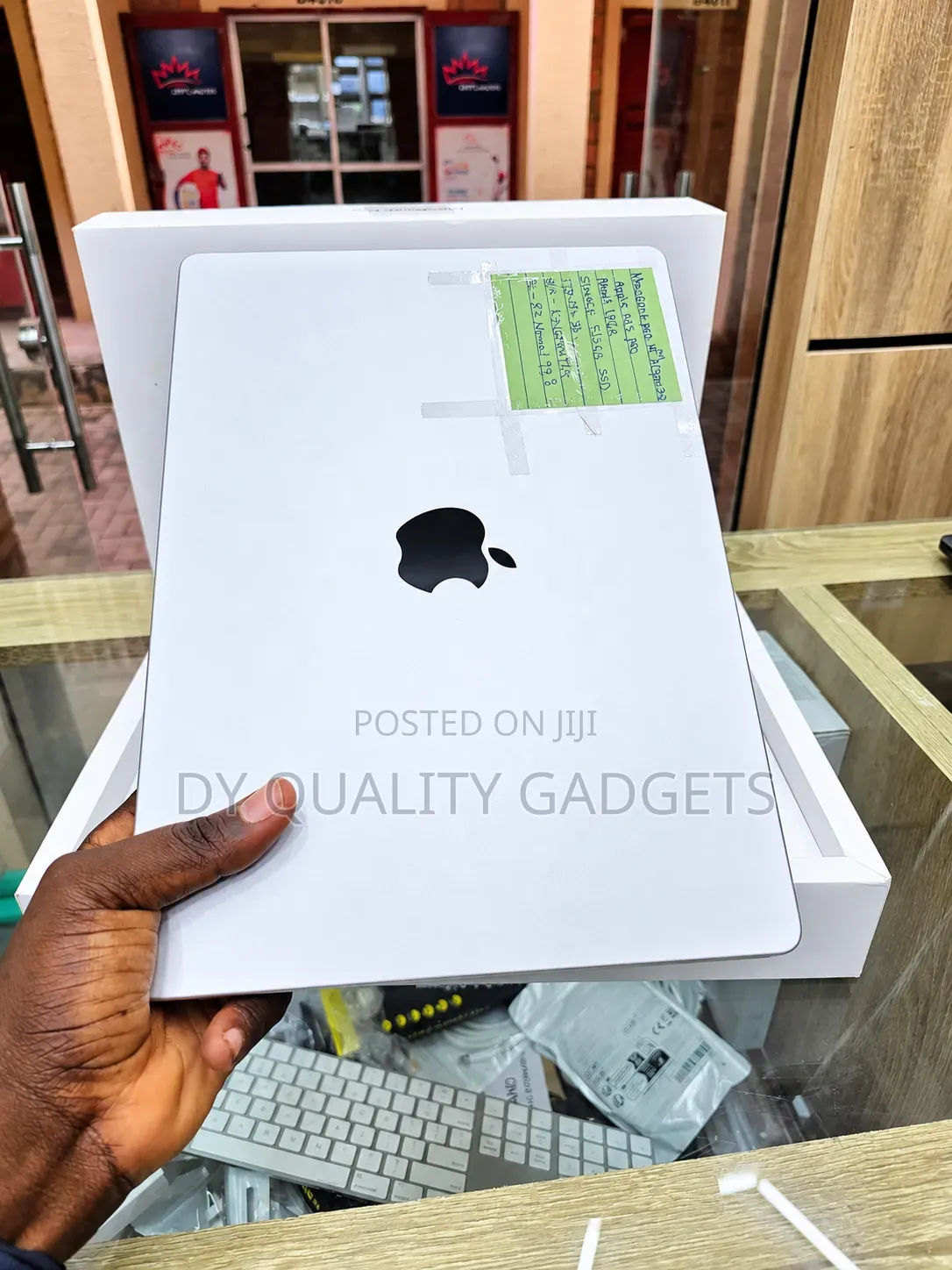 Laptop Apple MacBook Pro 2023 M3 Pro 18GB Apple M3 Pro SSD 512GB