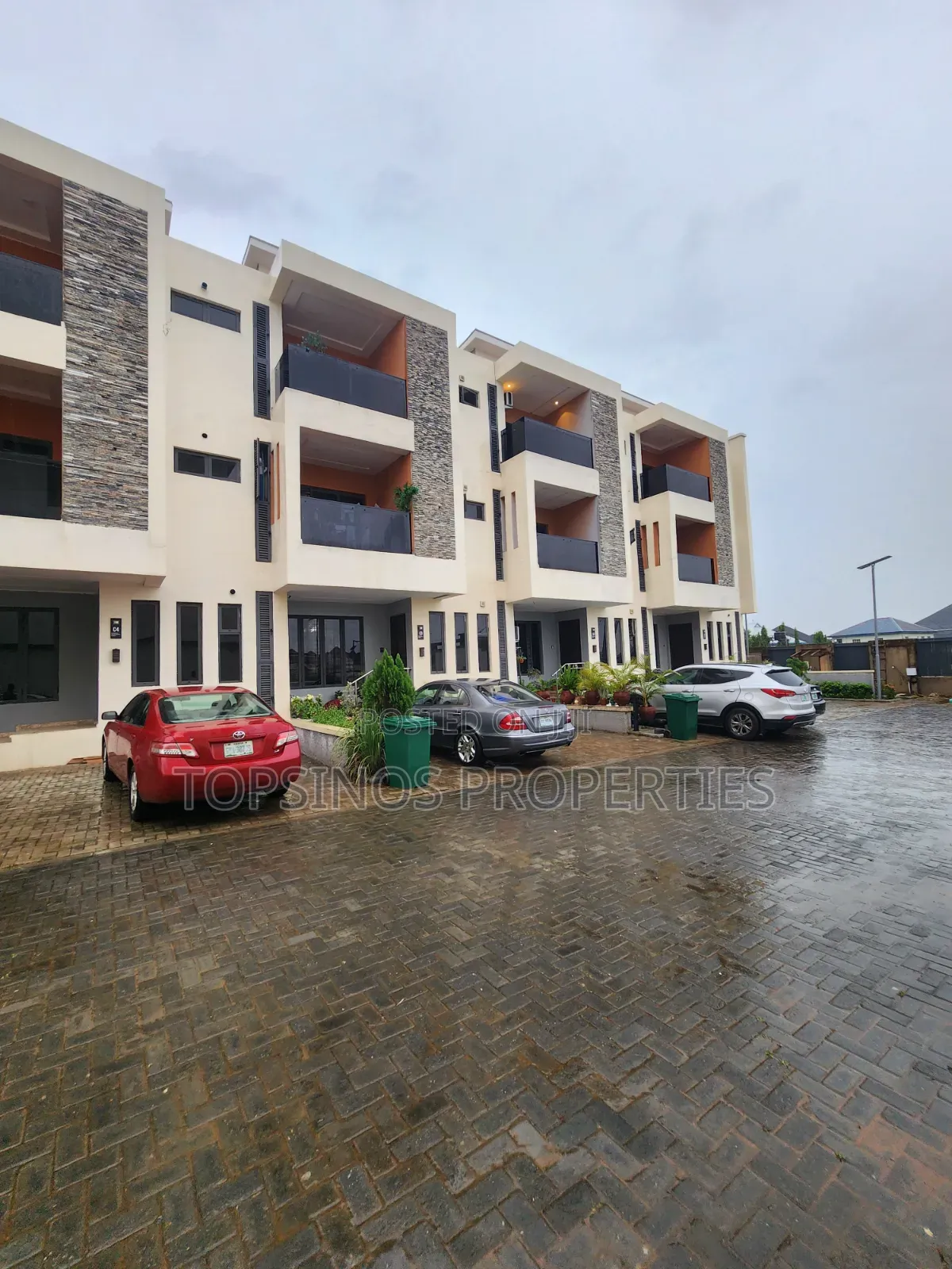 4bdrm Duplex in Life Camp for sale