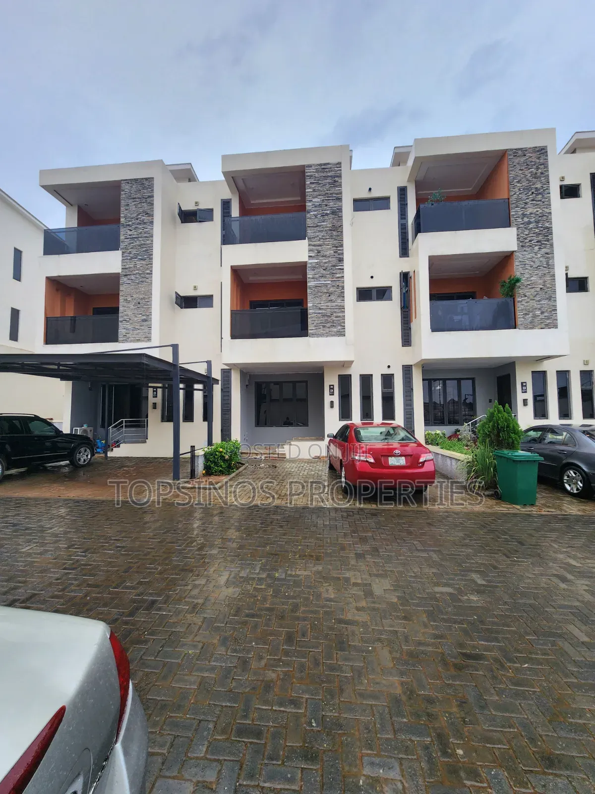 4bdrm Duplex in Life Camp for sale