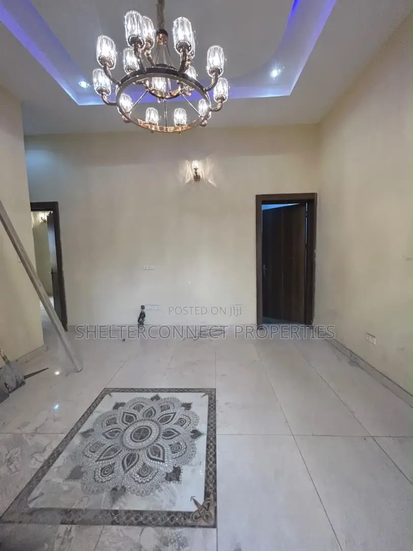 2bdrm Apartment in Lekki Phase 1 for rent