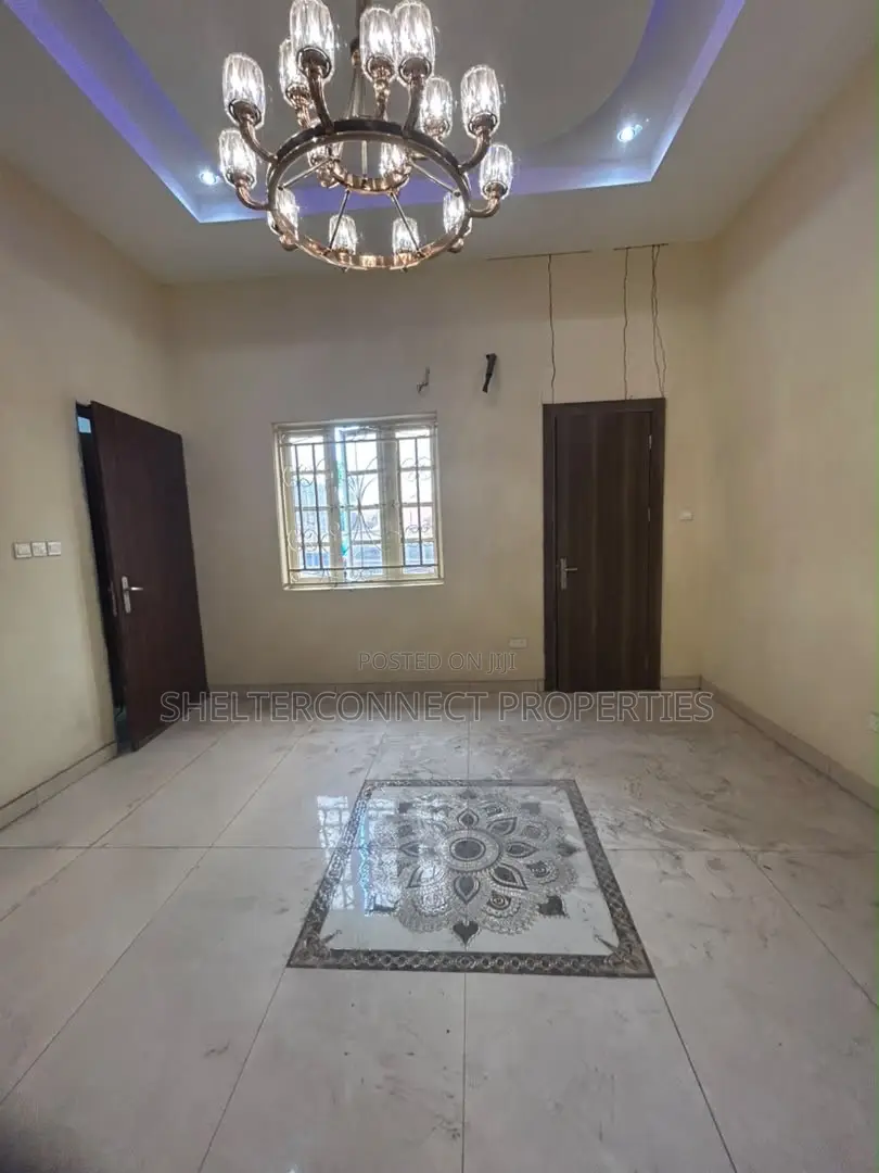 2bdrm Apartment in Lekki Phase 1 for rent