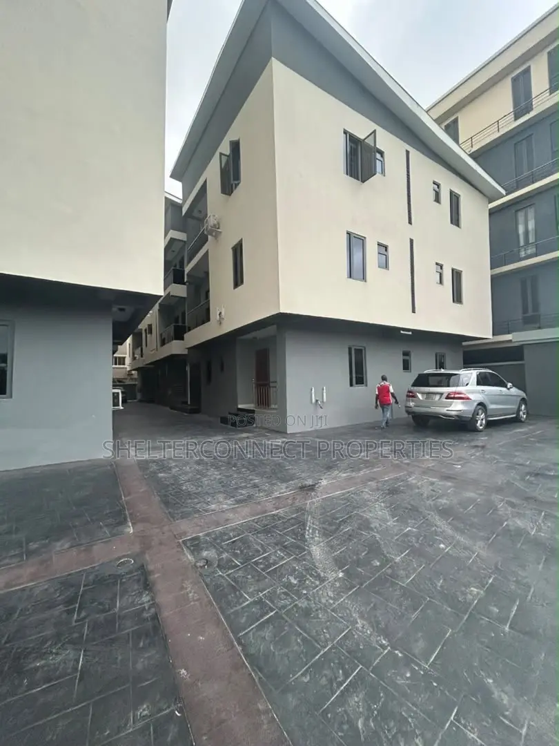 2bdrm Apartment in Lekki Phase 1 for rent