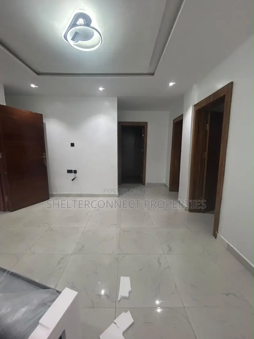 2bdrm Apartment in Lekki Phase 1 for rent