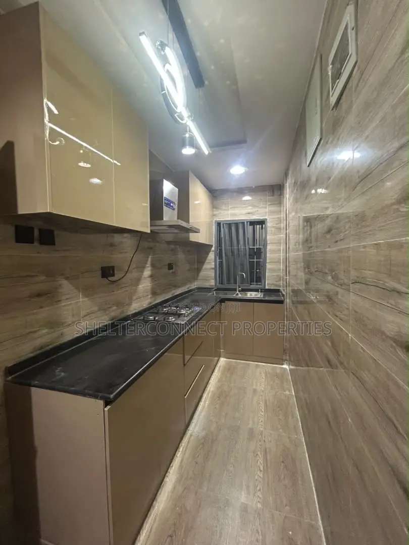 2bdrm Apartment in Lekki Phase 1 for rent