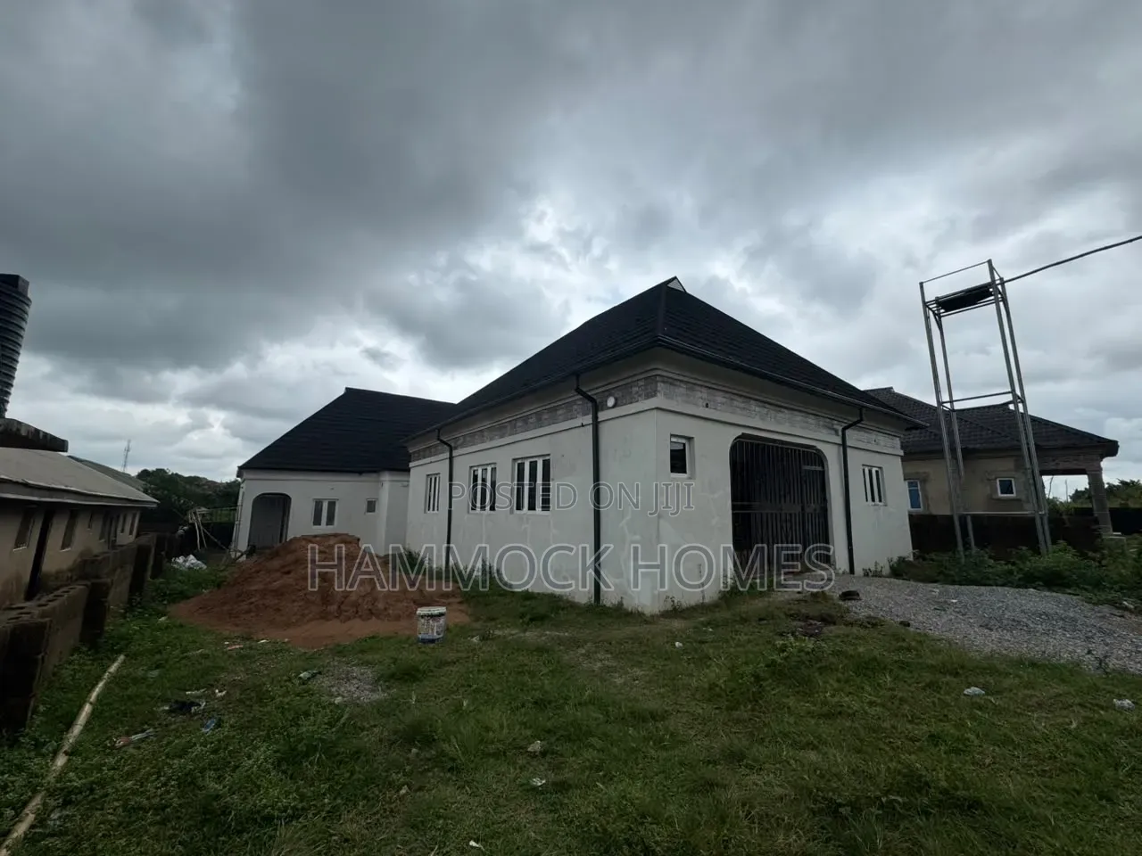 5bdrm Bungalow in Akingbile, Ojoo for sale