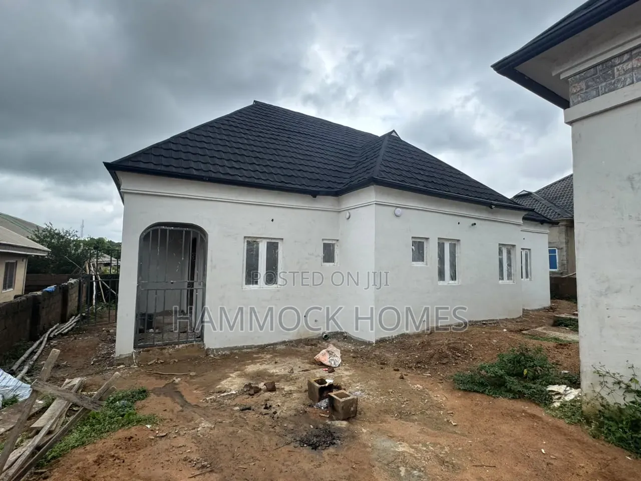5bdrm Bungalow in Akingbile, Ojoo for sale