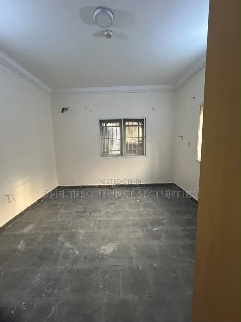 3bdrm Apartment in Lekki Phase 1 for rent