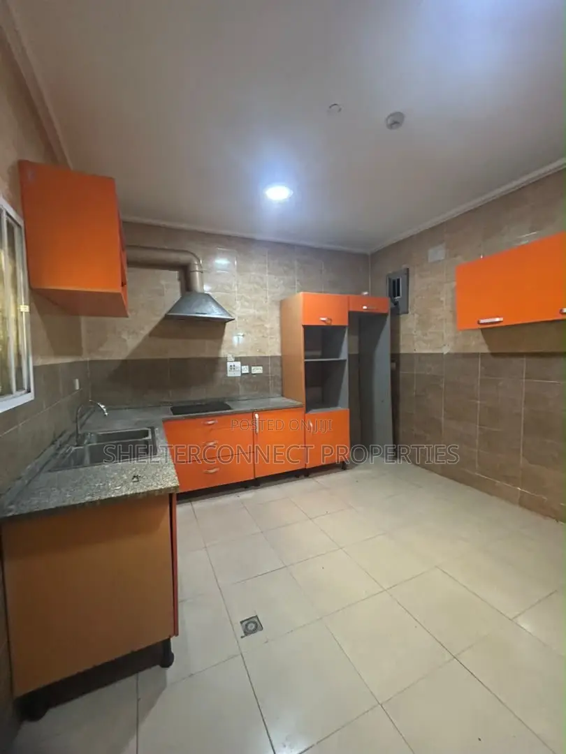 3bdrm Apartment in Lekki Phase 1 for rent