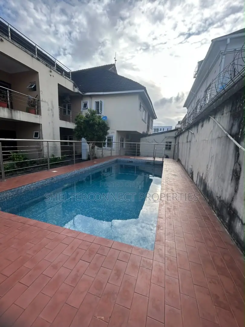 3bdrm Apartment in Lekki Phase 1 for rent
