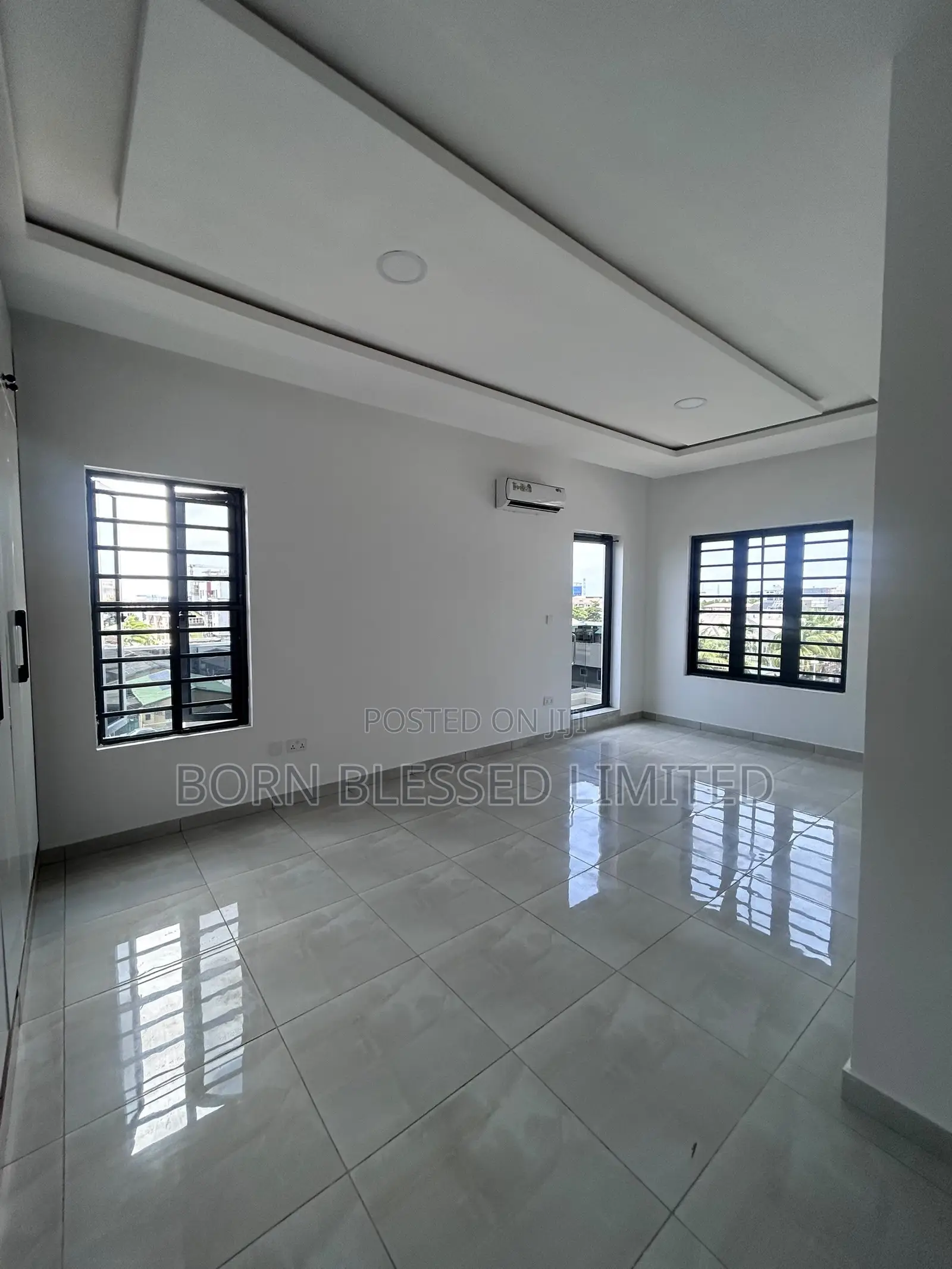 3bdrm Block of Flats in Victoria Island for rent