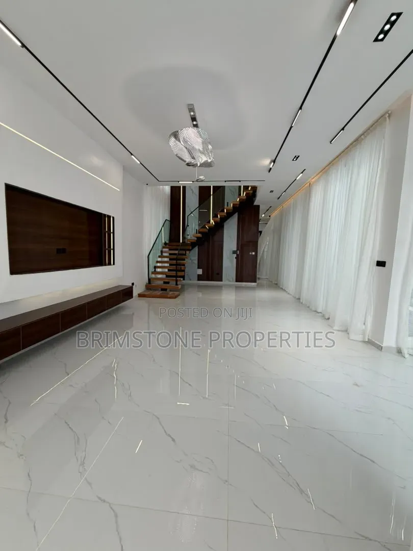 Furnished 5bdrm Duplex in Ikota for sale