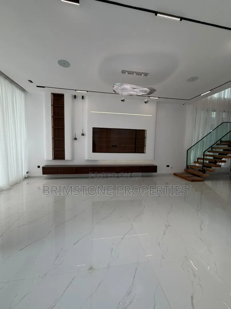 Furnished 5bdrm Duplex in Ikota for sale