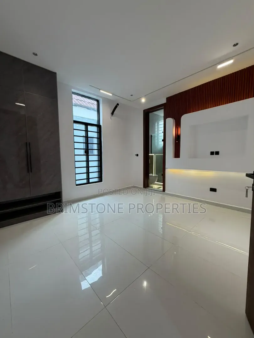 Furnished 5bdrm Duplex in Ikota for sale
