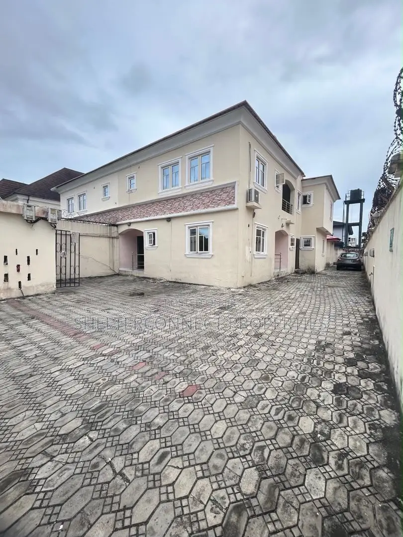 3bdrm Apartment in Lekki Phase 1 for rent