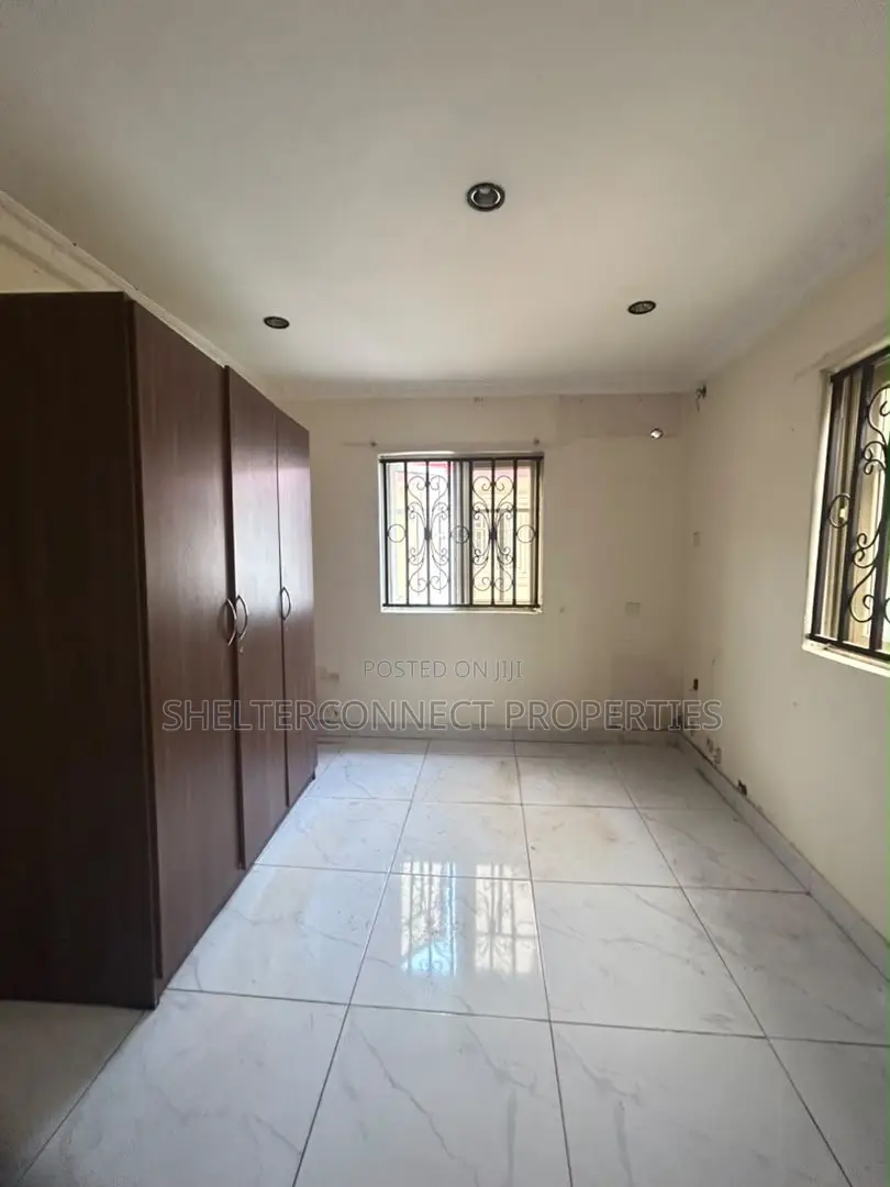 3bdrm Apartment in Lekki Phase 1 for rent
