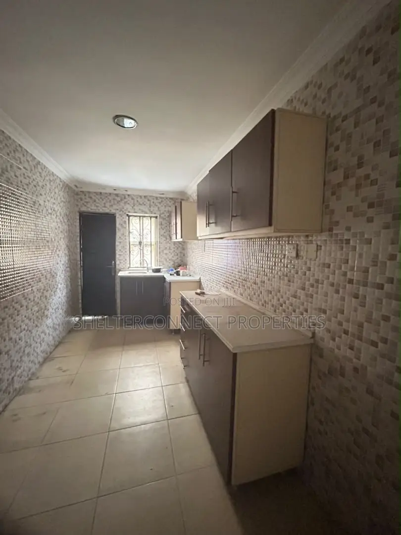 3bdrm Apartment in Lekki Phase 1 for rent