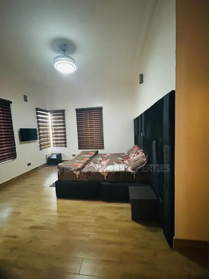 2bdrm Apartment in Lekki Phase 1 for rent