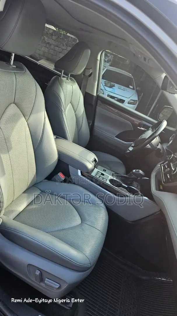 Toyota Highlander 2022 Gray