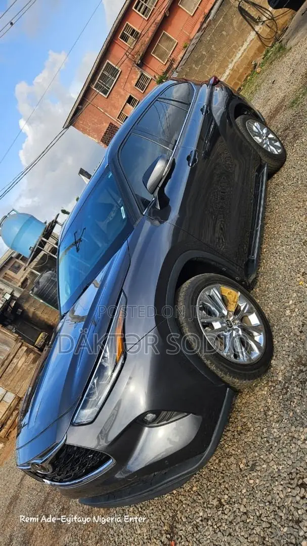 Toyota Highlander 2022 Gray