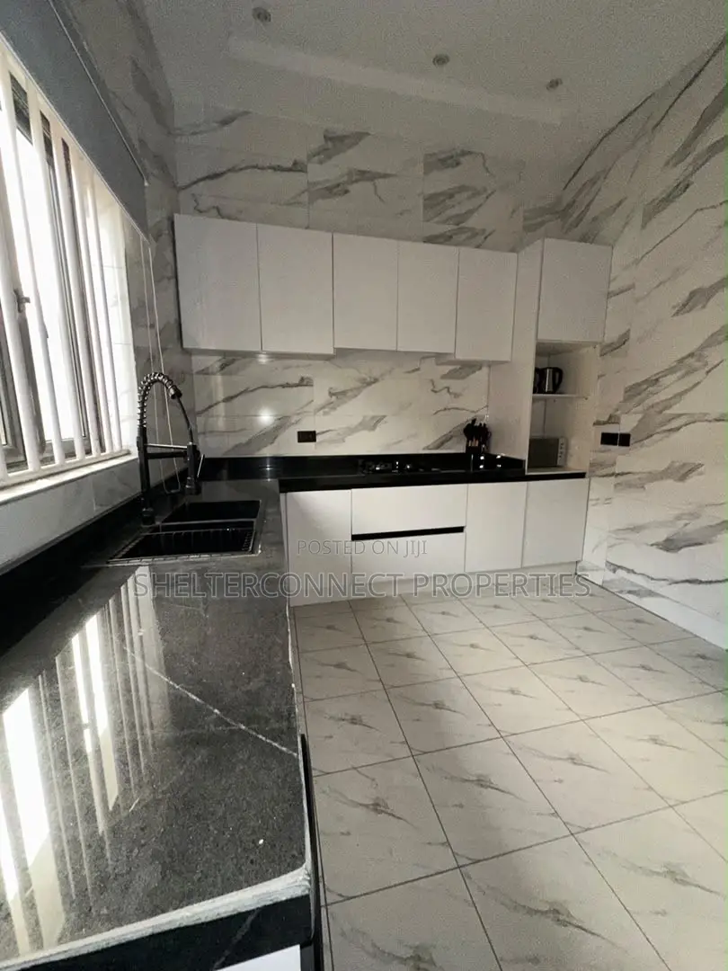 3bdrm Apartment in Lekki Phase 1 for rent