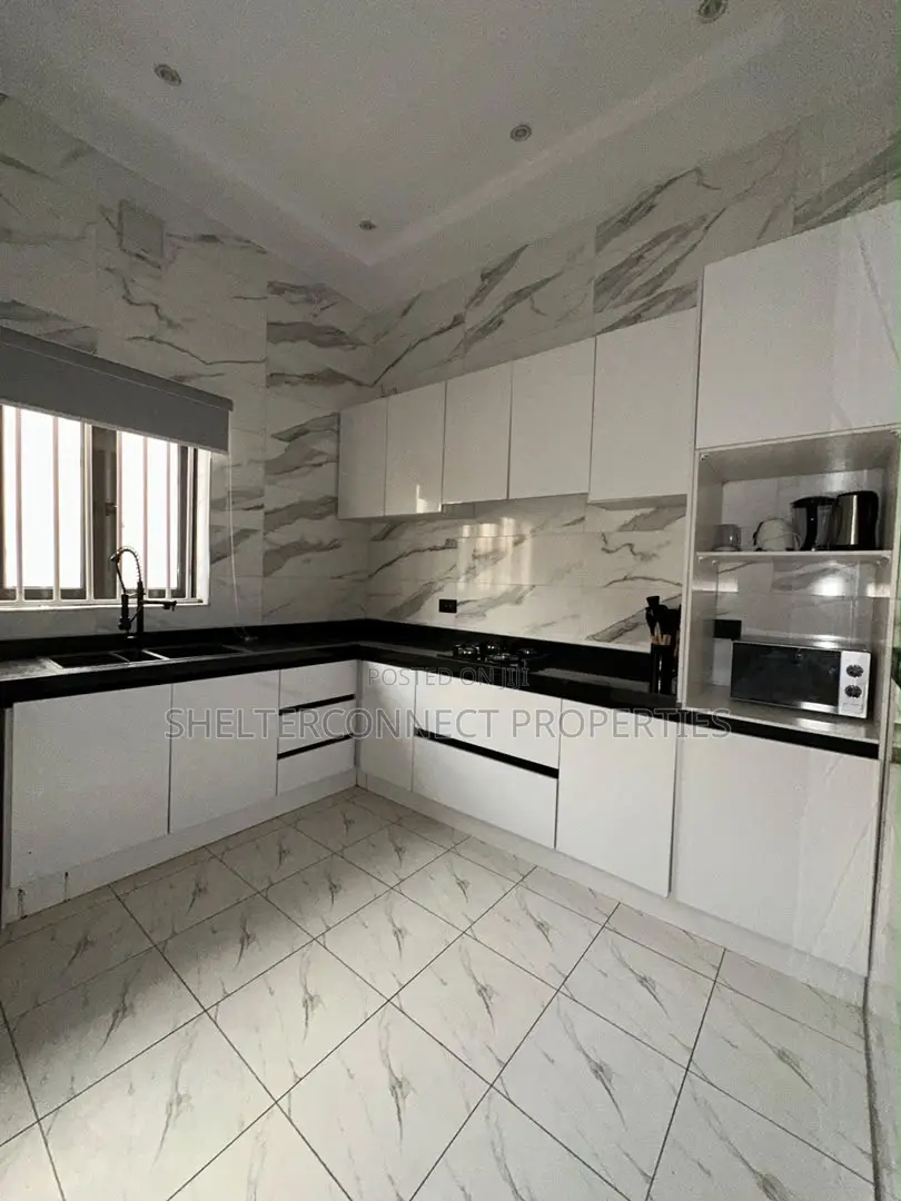 3bdrm Apartment in Lekki Phase 1 for rent