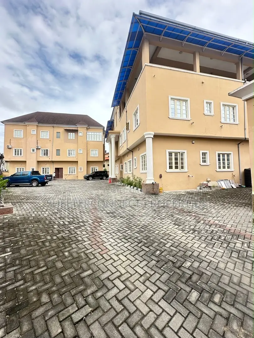 3bdrm Apartment in Lekki Phase 1 for rent