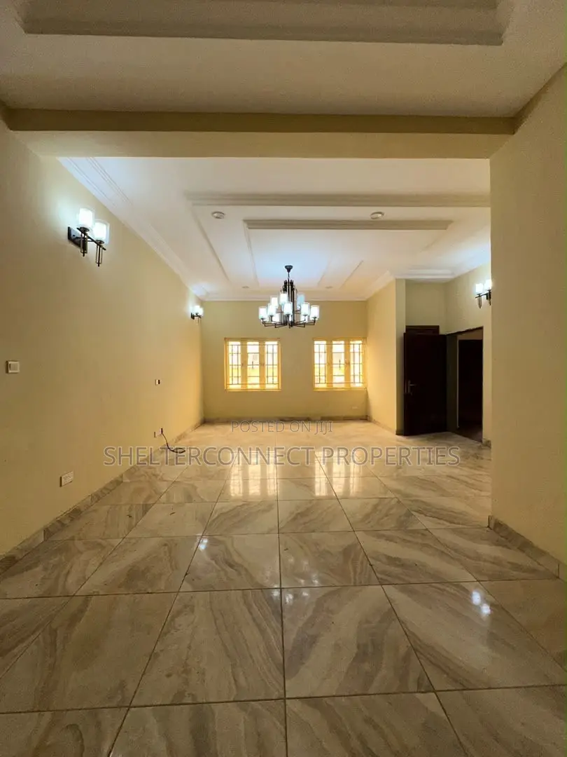 3bdrm Apartment in Lekki Phase 1 for rent