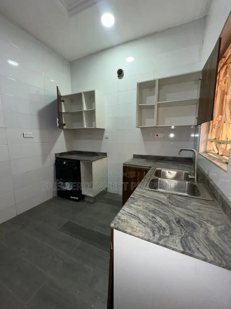 3bdrm Apartment in Lekki Phase 1 for rent